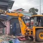 പൂപ്പാറ പന്നിയാർ പുഴ കൈയ്യേറിയവരെ ഒഴിപ്പിച്ചു; പ്രദേശത്ത് നിരോധനാജ്ഞ