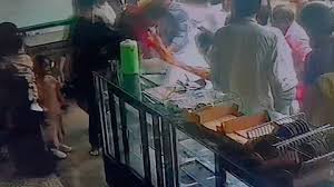 കോഴിക്കോട് മുക്കം ബസ് സ്റ്റാൻഡിൽ ഹോട്ടൽ ജീവനക്കാരന് മർദ്ദനം; കേസെടുത്ത് പൊലീസ്