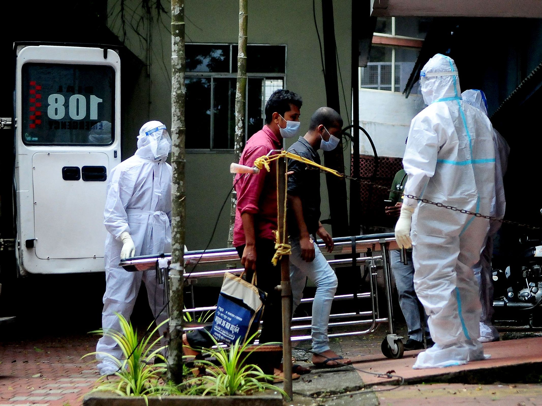 Inside the Race to Stop a Deadly Viral Outbreak in India Science GettyImages 1664634943