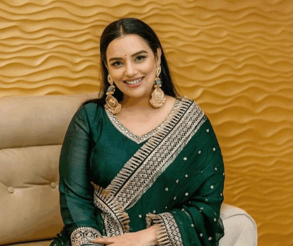 ‘പാവയാകാൻ താനില്ല’; അമ്മയിൽ നിന്നുള്ള രാജിക്ക് പിന്നാലെ ഗുരുതര ആരോപണങ്ങളുമായി ശ്വേത മേനോൻ