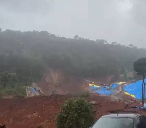 കള്ളാടി മണ്ണിടിച്ചിൽ: വിദഗ്ധ സംഘം പരിശോധന നടത്തി; മണ്ണ് നീക്കൽ റിപ്പോർട്ടിന് ശേഷം തീരുമാനമെന്ന് സർക്കാർ